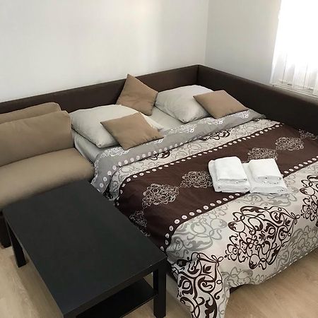 Gil Apartments, Квартира Студия В Самом Центре Пл Петефи Uzjhorod Exteriör bild
