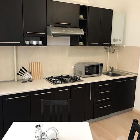 Gil Apartments, Квартира Студия В Самом Центре Пл Петефи Uzjhorod Exteriör bild