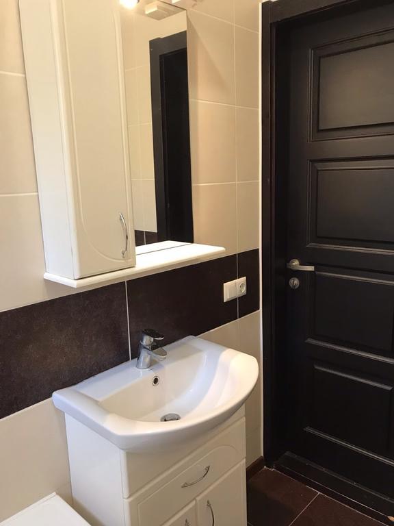 Gil Apartments, Квартира Студия В Самом Центре Пл Петефи Uzjhorod Exteriör bild