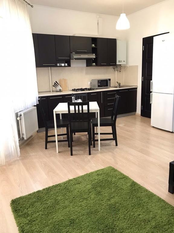 Gil Apartments, Квартира Студия В Самом Центре Пл Петефи Uzjhorod Exteriör bild
