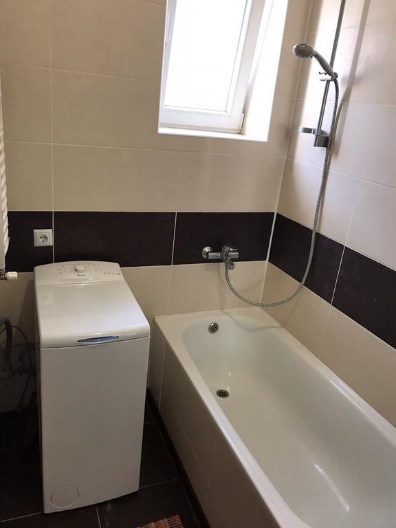 Gil Apartments, Квартира Студия В Самом Центре Пл Петефи Uzjhorod Exteriör bild