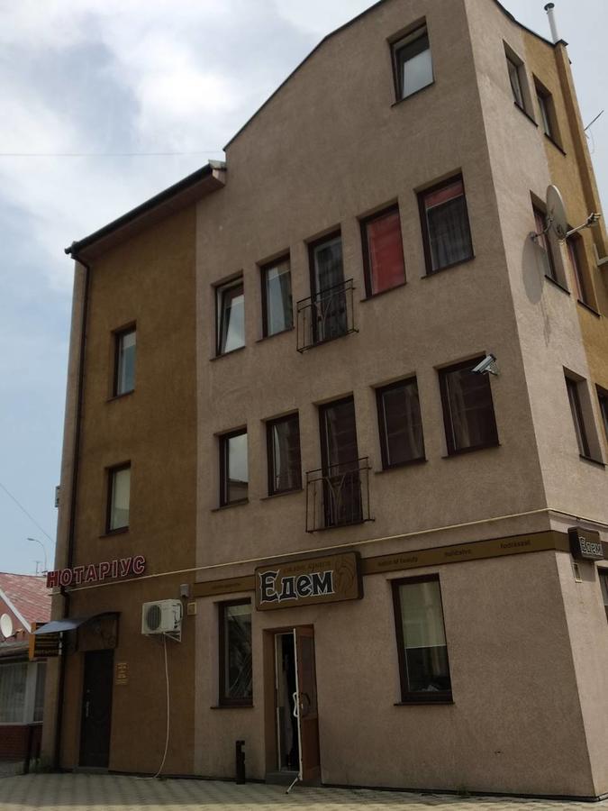 Gil Apartments, Квартира Студия В Самом Центре Пл Петефи Uzjhorod Exteriör bild